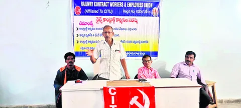 కనీస వేతనం చెల్లించాలి