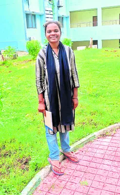 జాతీయస్థాయి పుస్తక రచయిత శిక్షణకు గిరిజన యువతి