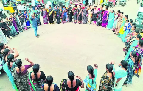 అంగన్‌వాడీల నిరసన 