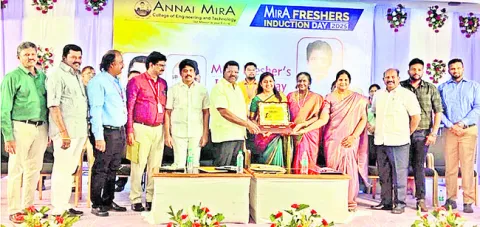 విద్యార్థులు పరిశోధనా విద్యకు ప్రాధాన్యమివ్వాలి 