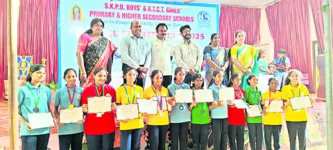 క్రీడలతో ఉజ్వల భవిష్యత్‌ 