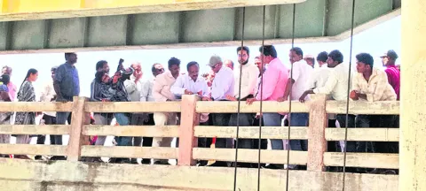 ఉద్యోగ అవకాశాలు పుష్కలం