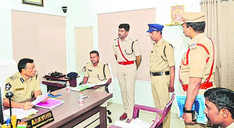 పెండింగ్‌ కేసుల దర్యాప్తు పూర్తి చేయాలి 