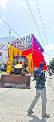 విద్యుత్‌ తీగల కింద వినాయక మండపం 