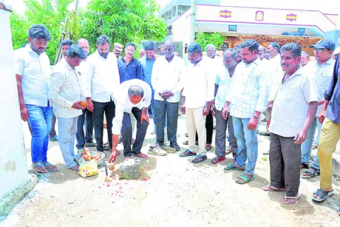 అభివృద్ధి పనులు పూర్తి చేయాలి