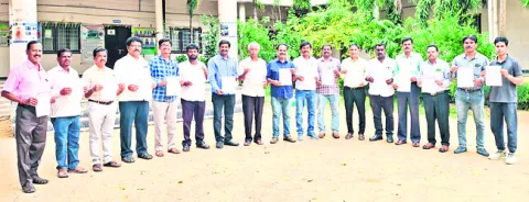 టీచర్ల పోరుబాట