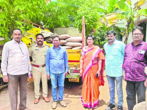 భారీగా నల్ల బెల్లం స్వాధీనం 