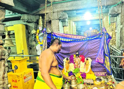నేత్రపర్వంగా  శ్రీవారి ఉంజల్‌ సేవ 