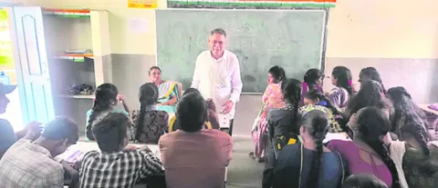 కళాశాల విద్యే కీలకం 