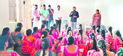 మహిళలు స్వశక్తితో ఆర్థిక ప్రగతి సాధించాలి