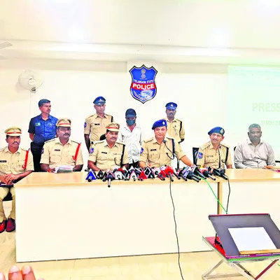 ఒంటరి మహిళలే టార్గెట్‌..! 
