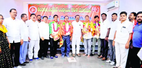 విద్యుత్‌ కార్మికుల పక్షాన పోరాడుతం 