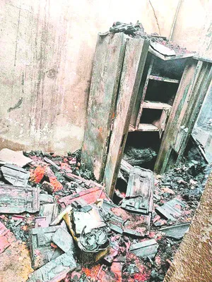 చోరీ చేసిన ఇంటికే నిప్పు 
