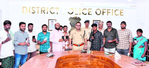 నాలుగో విడత 508 సెల్‌ఫోన్ల రికవరీ 