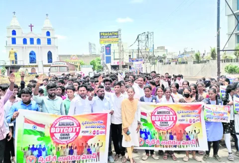 స్వదేశీ ఉత్పత్తులను ప్రోత్సహించాలి