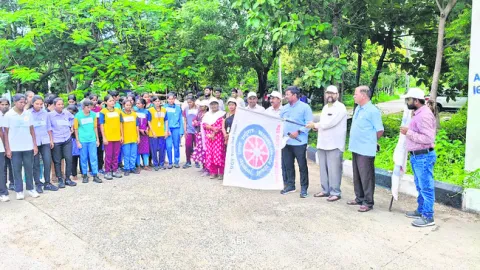 వలంటీర్లు జాతీయస్థాయిలో రాణించాలి