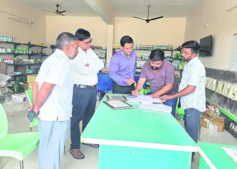 ఎరువులు, విత్తనాలు అందుబాటులో ఉంచాలి