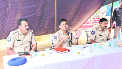 కులమతాలకు అతీతంగా పండుగలు జరుపుకోవాలి 