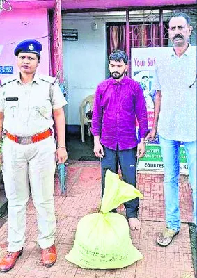 10 కేజీల గంజాయి స్వాధీనం 