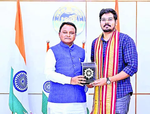 నీట్‌ టాపర్‌ పూషన్‌ మహాపాత్రోకు అభినందనలు 