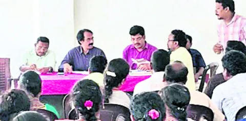 అర్హులందరికీ ఉపాధి పనులు 
