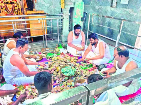 అమ్మవారి సేవలో సినీ ప్రముఖులు