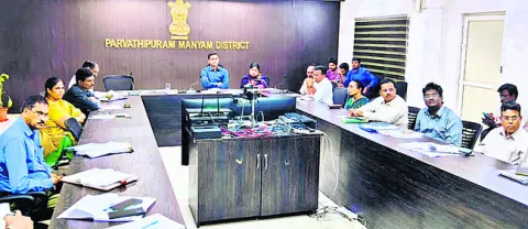 25లోగా చెరువుల ప్రతిపాదనలు రావాలి : కలెక్టర్‌ 