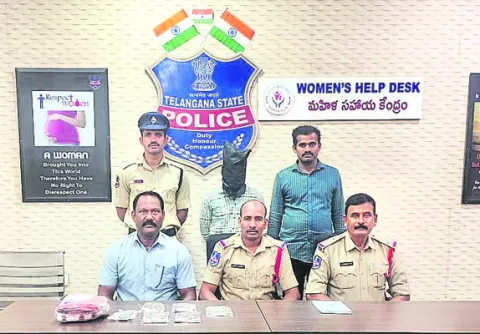 గంజాయి విక్రయిస్తున్న వ్యక్తి అరెస్టు 