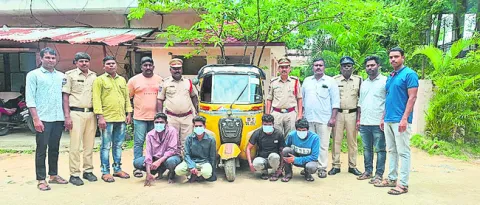ఉదయం పనులు.. రాత్రి దొంగతనాలు 