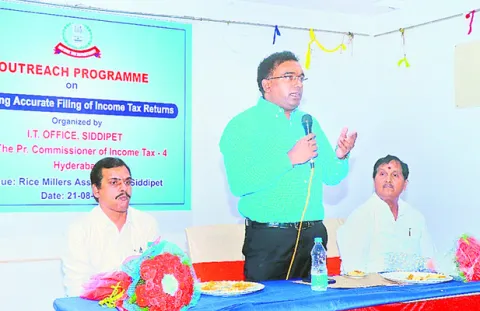 గడువులోగా ఐటీ రిటర్న్స్‌ దాఖలు చేయండి 