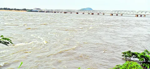 ఉద్ధృతంగానే కృష్ణవేణి 