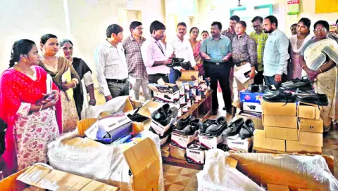 అభా‘షూ’పాలు