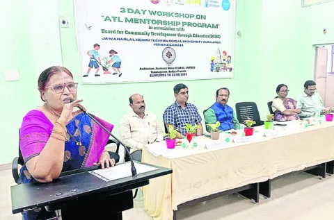 విద్యార్థుల్లో పరిశోధనా దృక్పథం పెరగాలి