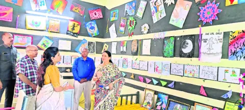 బాలుర గురుకుల పాఠశాల, కళాశాల తనిఖీ