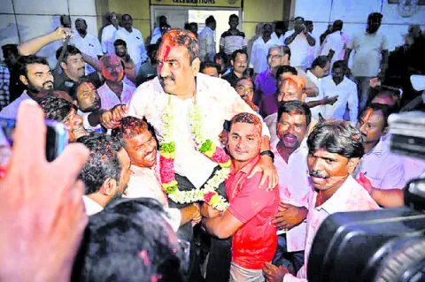 490మం