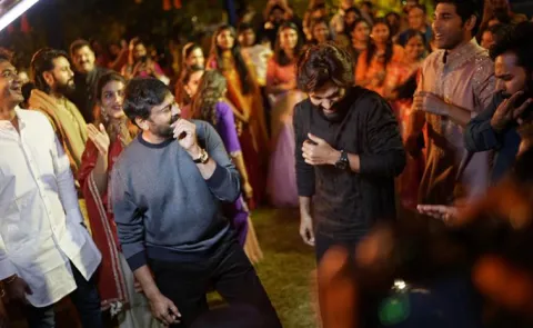 Chiranjeevi 70th Birthday: Allu Arjun Special Wishes to Megastar