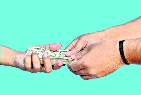 అక్రమాలకు కేరాఫ్‌గా డీటీఓ కార్యాలయాలు!