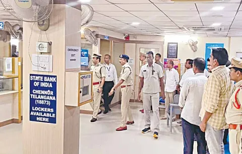 Huge amount of gold jewellery and cash stolen from SBI branch