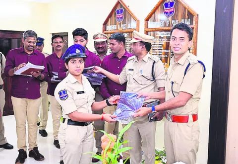 సైబర్‌ నేరాలపై అప్రమత్తంగా ఉండాలి