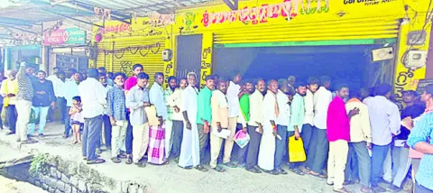 యూరియా.. పాట్లు!