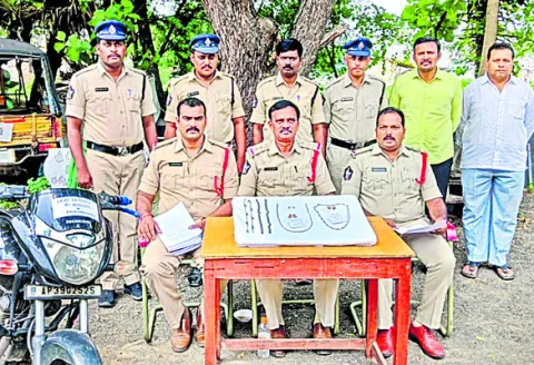 అంతర్‌ జిల్లాల దొంగ అరెస్ట్‌ 