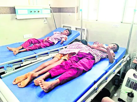 కలుషిత నీరు తాగి విద్యార్థులకు అస్వస్థత 