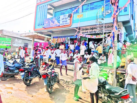యూరియా తిప్పలు
