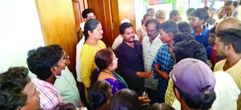 ‘ఆరోగ్యశ్రీ’ నిలిపివేతపై ఆందోళన 