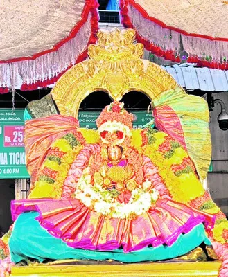 బంగారు తిరుచ్చిపై శ్రీవారి పట్టపురాణి 