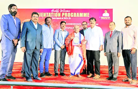ఇనుప గేట్ల చోరీ  నిందితుల అరెస్టు