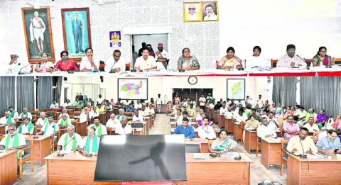 చెరువుల్లో ముళ్ల చెట్లను తొలగించండి 