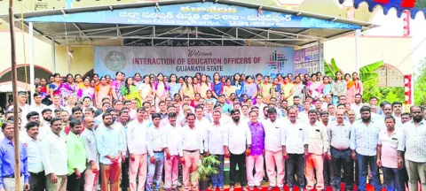 మజీద్‌పూర్‌ స్కూల్‌ను సందర్శించిన గుజరాత్‌ బృందం 