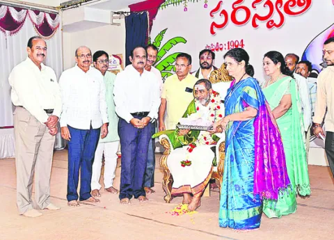 మొట్టమొదటి మధ్యవర్తి శ్రీకృష్ణుడే