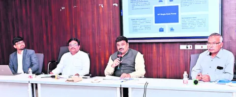 పరిశ్రమలతో యువతకు ఉపాధి